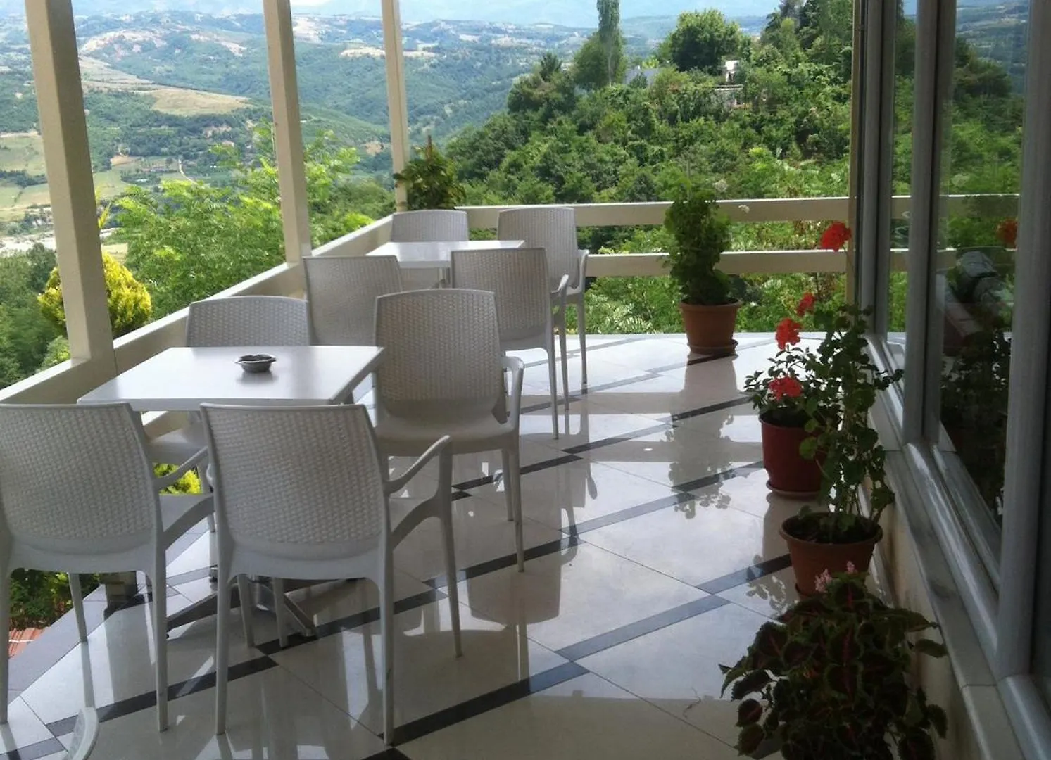 Lida And Deti Otel Burrel Arnavutluk